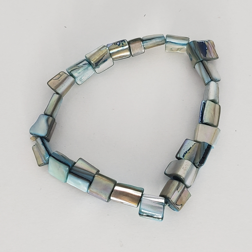 Shell Stretch Bracelet - Picture 2 of 3
